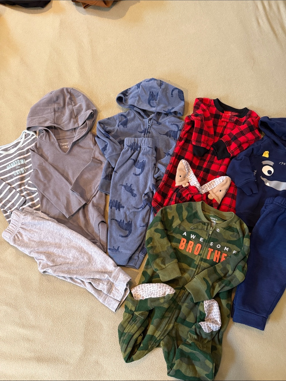 Assorted baby clothes size 12 months, 9 pieces